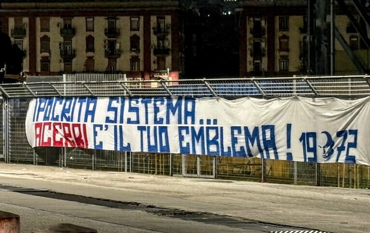 Striscione ultras Napoli: “Acerbi, emblema di un sistema ipocrita”