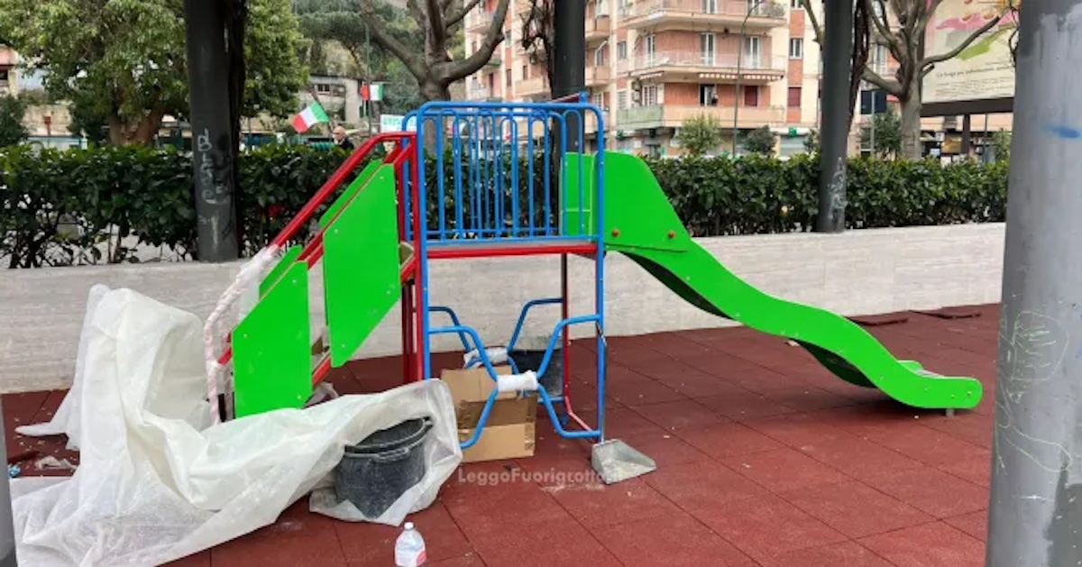 Sparatoria al parco giochi di Piazza Italia a Napoli: donna ferita